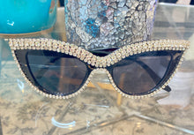 Load image into Gallery viewer, Diamond Diva studded Glasses
